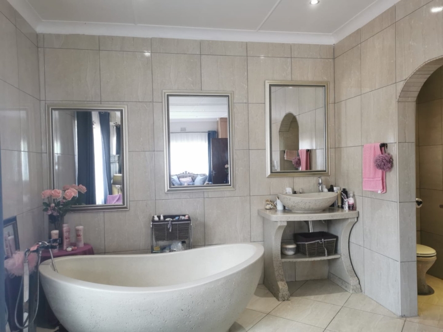 2 Bedroom Property for Sale in Bloemhof North West